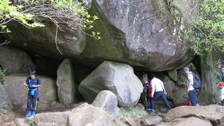 筑波山特有の奇岩群のひとつ