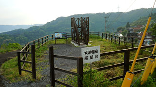海へと続く美しい棚田の夕景は圧巻