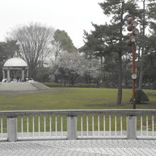 公園（雨）