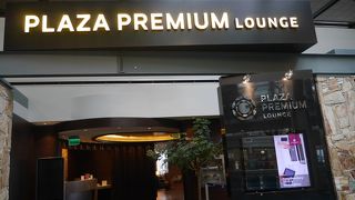 それなりのラウンジで中華系の食事があります