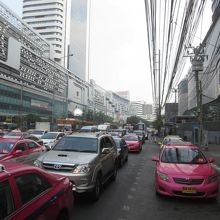 ラチャダーピセーク通り