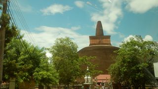 レンガの綺麗な仏塔