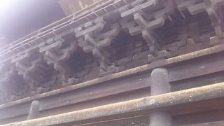 鑁阿寺の代表的な入場門です。