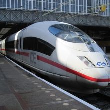 アムステルダム中央駅停車中のＩＣＥ