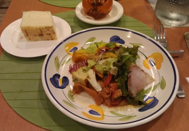 前菜充実、大盛無料のパスタ