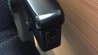 肘掛けにコンセントがありました！