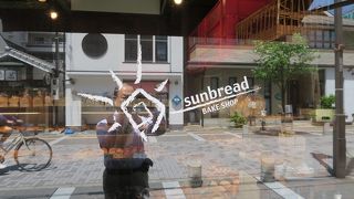 酒蔵通りのパン店