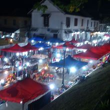 博物館向かいから東方面