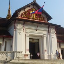 この建物の中だけ有料ですが入ってみる価値あり