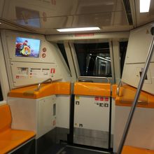 スカイトレイン内部