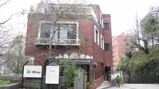 情緒ある石畳の坂道