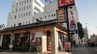 好みのおかずが冷蔵ショーケースから選べます