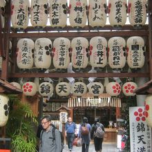 提灯が見事です。