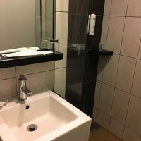 バスタブはなし。でもシャワーの湯量は十分。