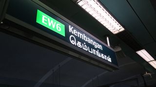 目の前にグラウンドがある