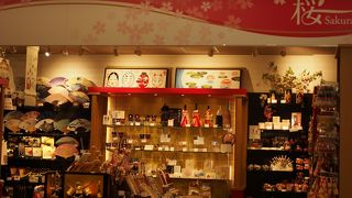 いかにも和風な雑貨が揃う