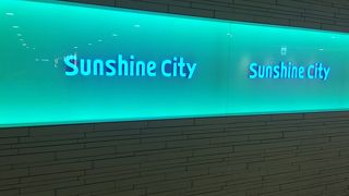 地下はモール街