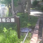 森下駅そばの細長い公園