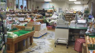 野菜と花が売っていました