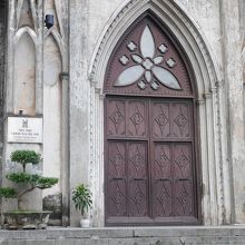 扉は閉じていました