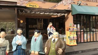 道後温泉本館にいったら、坊ちゃんファミリーと記念撮影