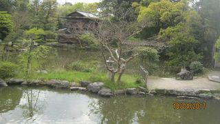 九条家跡地の中にあります。