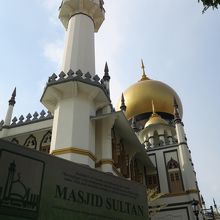 黄金のドームがきれいです