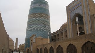 ずんぐりとしたミナレット