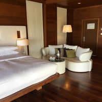 ベッドとソファースペース