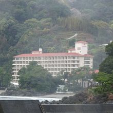 有名なホテルもひっそり閑としています。