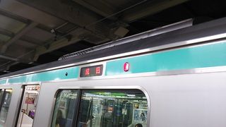 通勤車両タイプの列車が使用される割に利便性はあまりよくありません