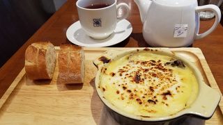 土曜日ランチ、この辺りでは貴重です。