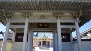 開港当初は英仏の領事館が置かれたところ