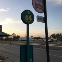 目の前にI-Ride trolleyのバス停があって便利