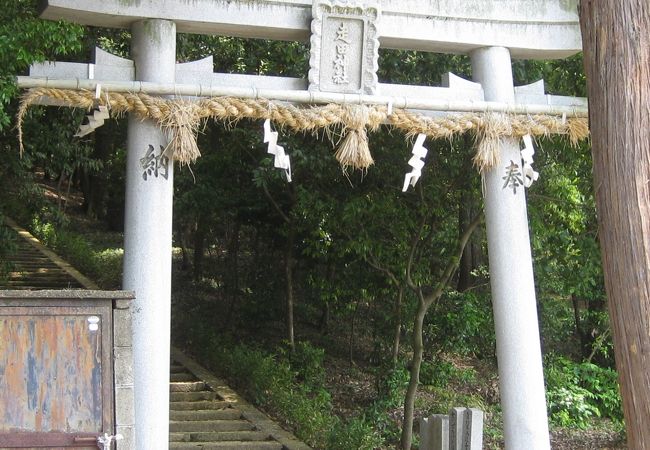 長岡天満宮の西の山中腹の神社