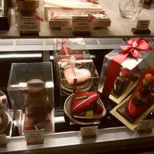 チョコレートなども販売