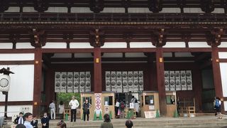 大仏殿手前の門