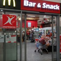 駅内のマクドナルド