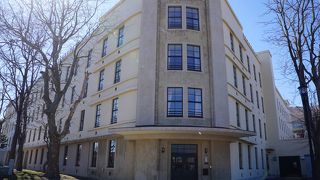 ベージュの基調に、落ち着いた癒されるようなデザイン