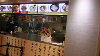 オリジナルのとんこつラーメンが美味しいです。