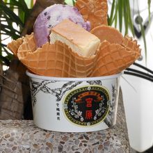 ダブル＋ワップルコーン