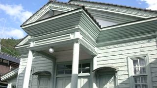 小さい建物ながら洋風建築の要素が詰まっています