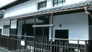江戸時代に建てられた重厚な造り