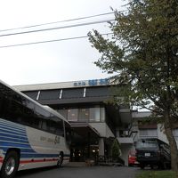 ホテルの玄関前が駐車場です。