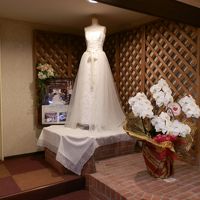 ウェディングドレスが飾ってありました。