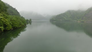 あいにくの雨、でも霞がかっていてなかなか