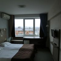 一人で使うには大きな部屋でした。