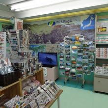 絵葉書や各種グッズが販売されています。