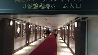 両国国技館の最寄り駅です。両国ステーションギャラリーも良いです。