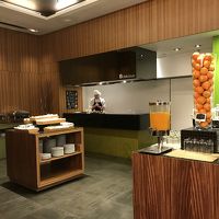 朝食のビュッフェ